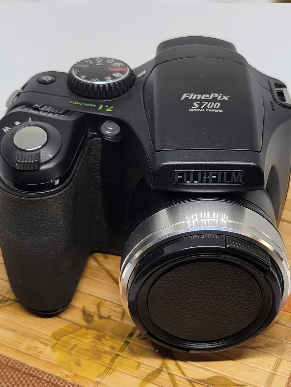 Fuji Fine pix S700 Digital Camera With Case
